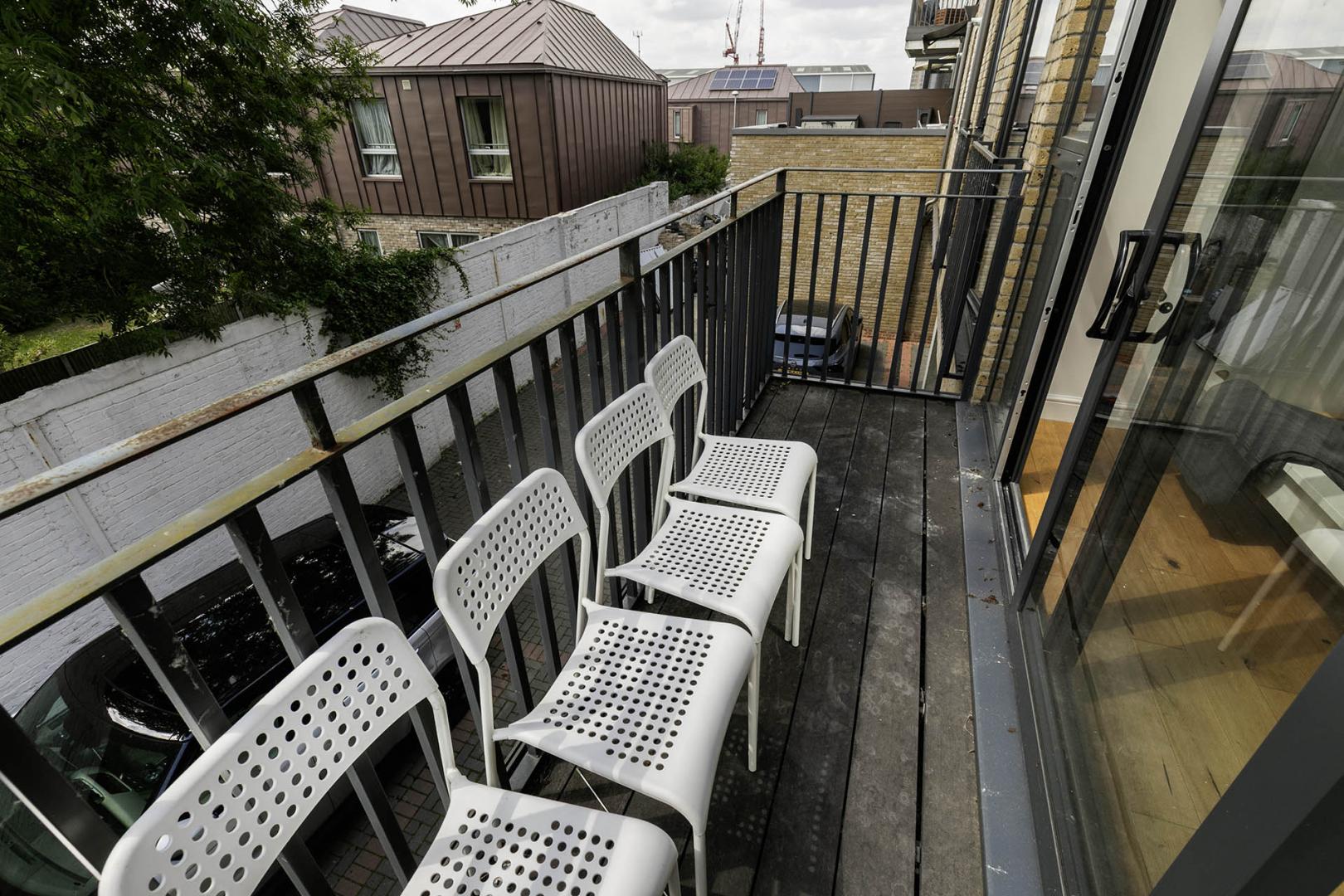 			3 Bedroom, 3 bath, 1 reception Apartment			 Dignam Close , Cricklewood